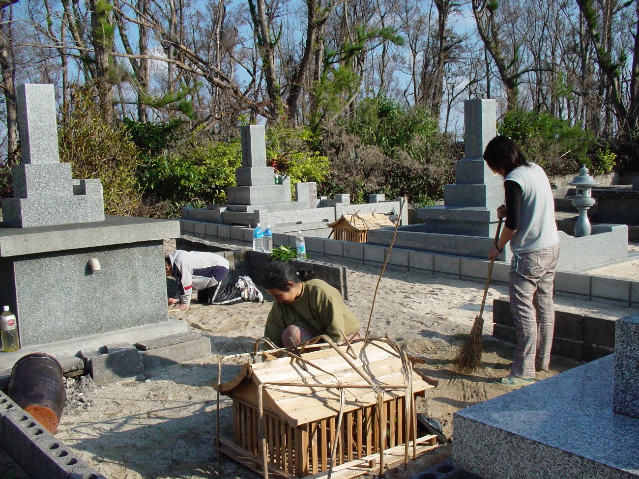 先祖・先輩を敬い、長幼の序を守り続ける島、それが与論島_e0032991_1132880.jpg