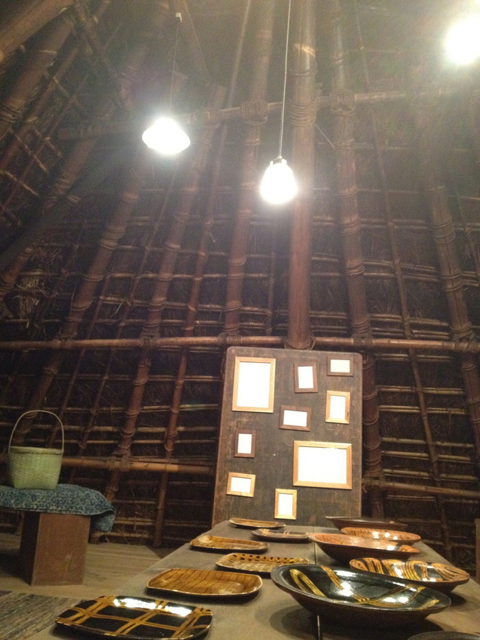 秋の茅葺き屋根の下で_d0185565_00288.jpg