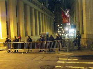 ▼[OWS]「ＮＹ市警、リバティ・スクエアを占拠－要求は不明」_d0017381_011169.jpg