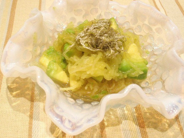 スパゲッティスカッシュとアボガドのとろろ昆布和え_a0236508_444087.jpg