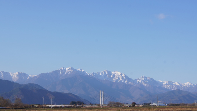 雪化粧の北アルプスと幻日と_f0233414_0554272.jpg