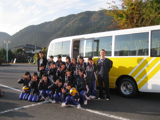 中学バレーがtotoバスに乗って練習試合に!!_d0010630_1253386.jpg
