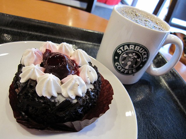 スタバ ブラックフォレストケーキ 何となく甘美な表層 パンケーキ編