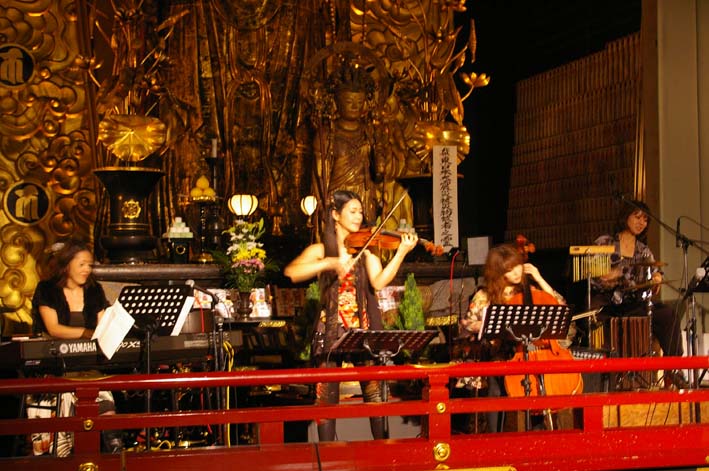 悪天候の中朱雀長谷寺ライトアップオープニングLIVE満席_c0014967_21305982.jpg
