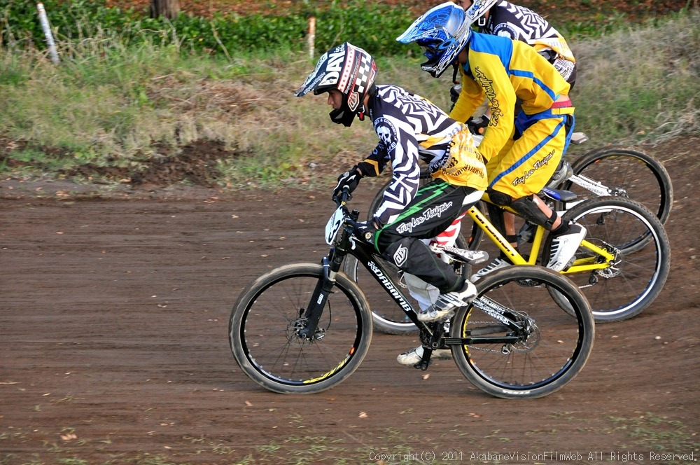 2011JOSF緑山１１月定期戦VOL3：MTBエリート決勝　動画あり_b0065730_2131134.jpg