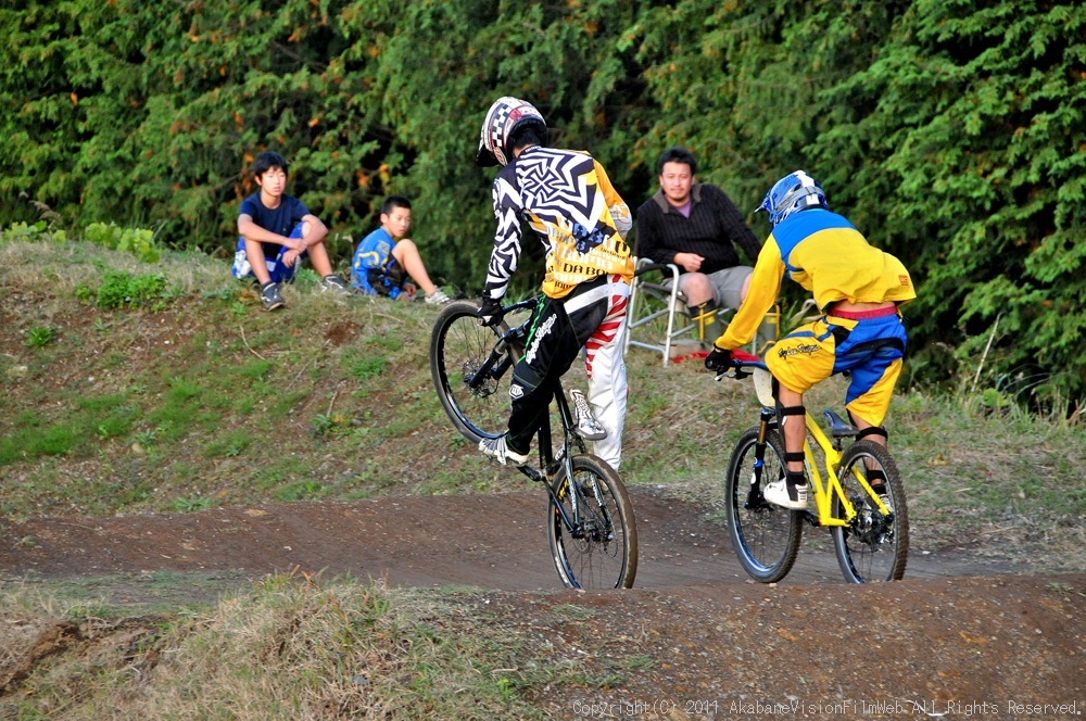 2011JOSF緑山１１月定期戦VOL3：MTBエリート決勝　動画あり_b0065730_2135035.jpg