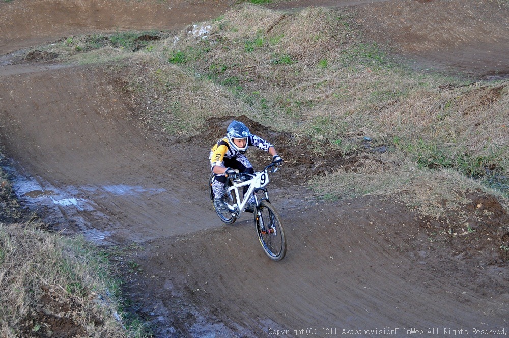 2011JOSF緑山１１月定期戦VOL3：MTBエリート決勝　動画あり_b0065730_2151395.jpg