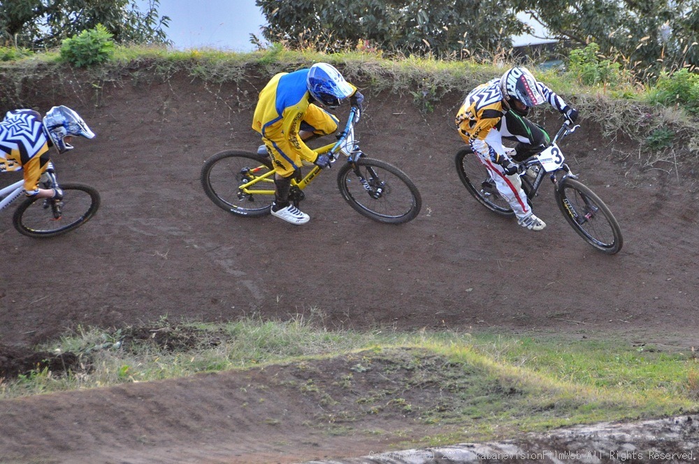 2011JOSF緑山１１月定期戦VOL3：MTBエリート決勝　動画あり_b0065730_2175272.jpg