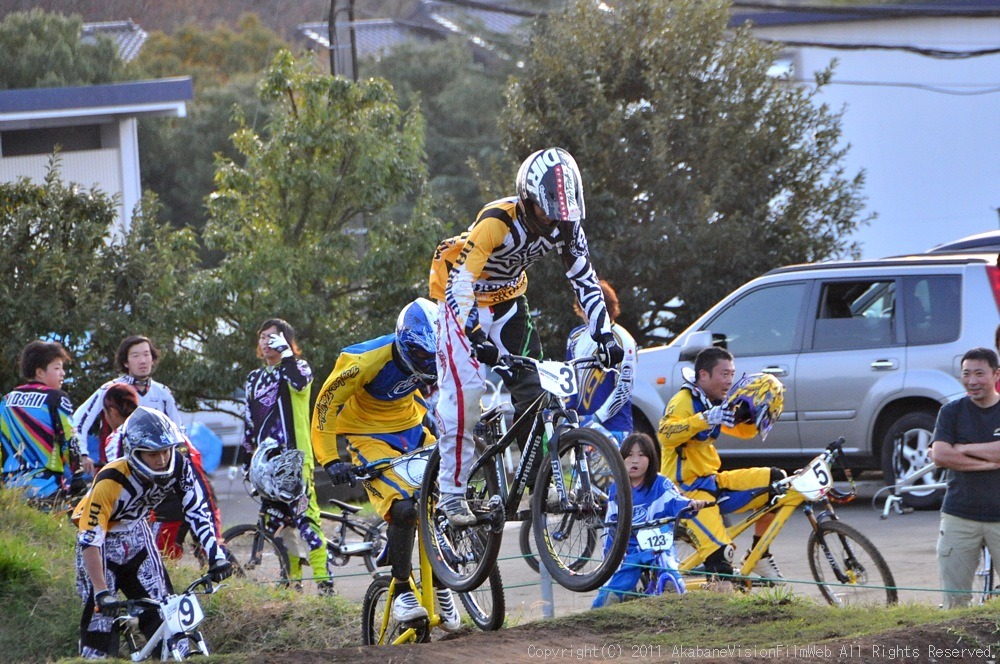 2011JOSF緑山１１月定期戦VOL3：MTBエリート決勝　動画あり_b0065730_21831.jpg