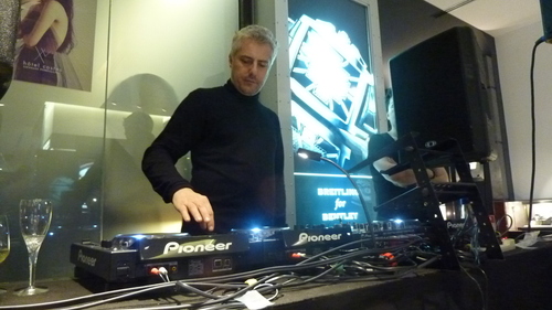 ロジェ・デュブイと世界的DJ、ネイルアートの饗宴/ISHIDA表参道_f0039351_2324778.jpg