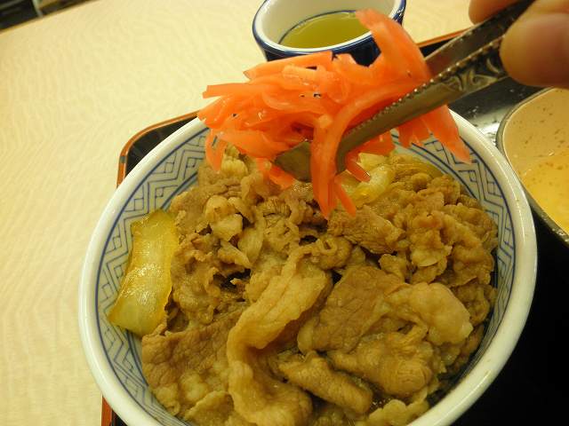 吉野屋の牛丼 関目店_c0118393_9385531.jpg