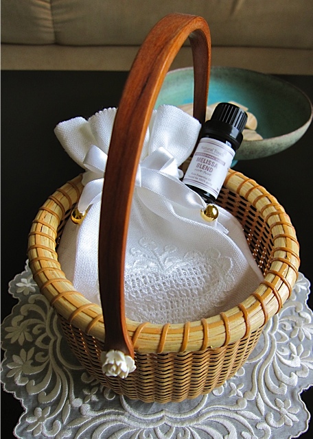 White Sachet in Nantucket Basket_f0197215_16313953.jpg
