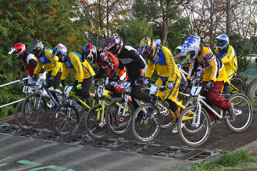 2011 JOSF 11月緑山定期戦 Vol.02 MTBエリート、エキスパート決勝_b0136231_1164991.jpg