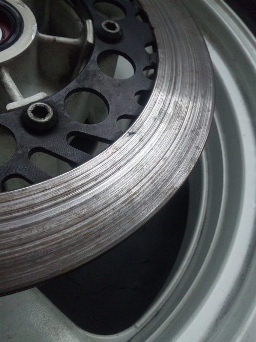 ヤマハFJ1200のリアディスク交換でござる。_a0163159_23112537.jpg