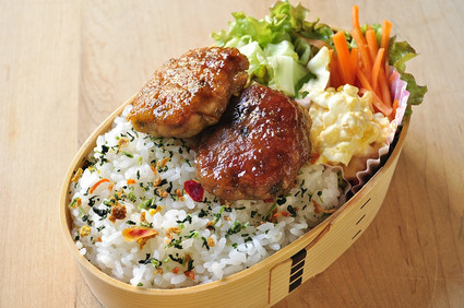 餃子のタネでつくね弁当_b0171098_9225924.jpg