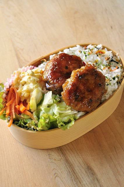 餃子のタネでつくね弁当_b0171098_951098.jpg