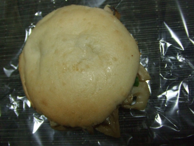 ハニーズベーグル 秋野菜&チキン&カマンベールサンド_f0076001_0114524.jpg