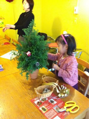 子ども教室☆クリスマスツリー_a0200020_2228441.jpg