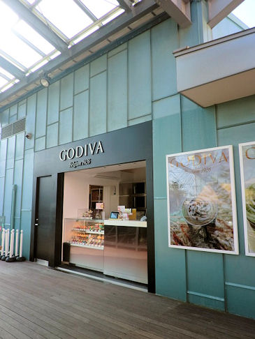 GODIVAの「ホットショコリキサーホワイトチョコレートカラメル」★_e0172939_19525369.jpg