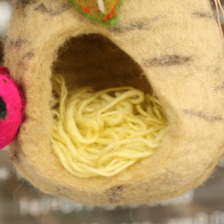 何入れる？felt bird house!_b0147133_16393650.jpg