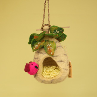 何入れる？felt bird house!_b0147133_16445182.jpg