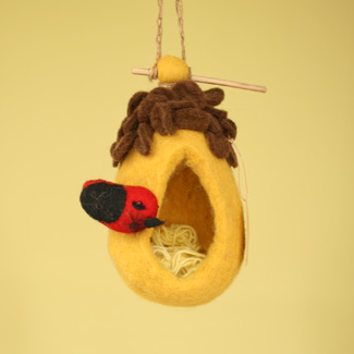 何入れる？felt bird house!_b0147133_16451618.jpg