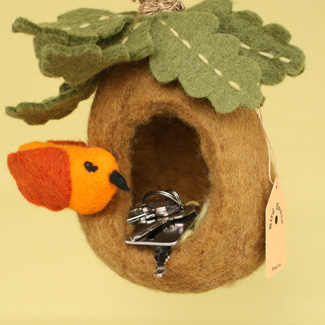 何入れる？felt bird house!_b0147133_16455532.jpg