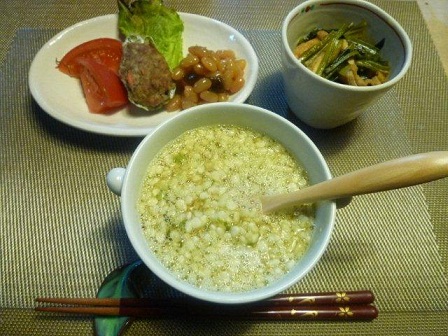 ﾋﾟｰﾏﾝの肉詰めとｶﾚｰ風味ﾁｷﾝと小松菜の煮びたしの夕飯_b0175688_23475192.jpg