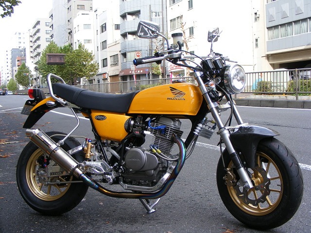 今月のカスタム！　HONDA APE 　_d0099181_1344598.jpg