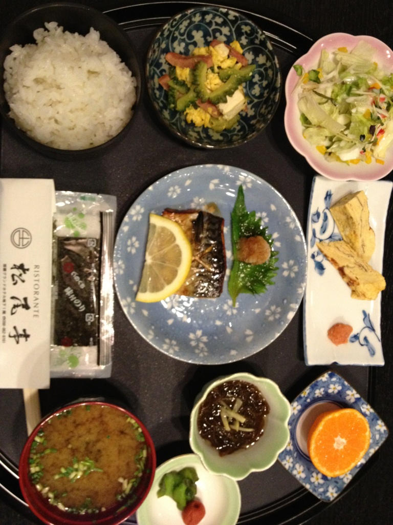 朝食付き_c0108695_8225844.jpg