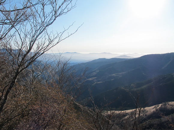 向霧立山地（九州中央山地）の天空尾根を歩く　烏帽子岳～五勇山～小国見岳～国見岳　2011・11・22_a0166196_1847471.jpg