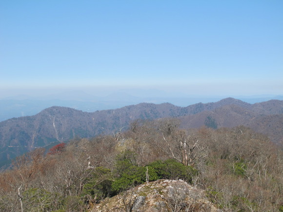 向霧立山地（九州中央山地）の天空尾根を歩く　烏帽子岳～五勇山～小国見岳～国見岳　2011・11・22_a0166196_1953435.jpg