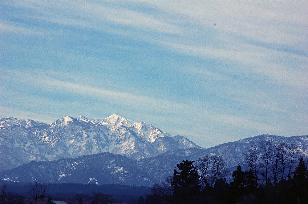 　　　　　　　妙高山に雪_f0134441_19575318.jpg