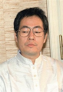 この世はあなたを洗脳しようとする詐欺師たちで溢れている Darkness _c0139575_752375.jpg
