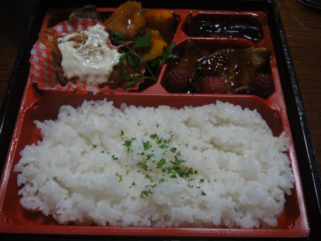 本千葉駅そばのフレンチのお弁当 イベリコ豚のカレーライスを食べてフォアグラ幕の内弁当がお土産です Loosetieのグルメダイエット 本千葉駅そばのフレンチのお弁当 イベリコ豚のカレーライスを食べてフォアグラ幕の内弁当がお土産です Loosetieのグルメダイエット