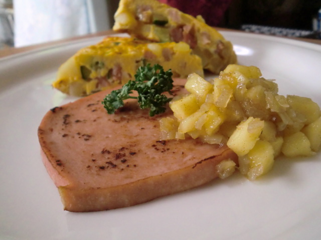 【ワインを愉しむ♪ソーセージのフルーツチャツネ添え&スパニッシュオムレツ】_a0196322_11263019.jpg