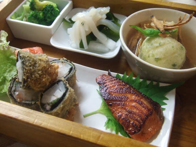 味噌つけサーモン焼きがおいしい!!_c0128487_2146162.jpg