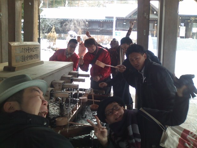 ランクル TOMMY札幌店 12月1日 月初、神宮参拝!_b0127002_2123298.jpg
