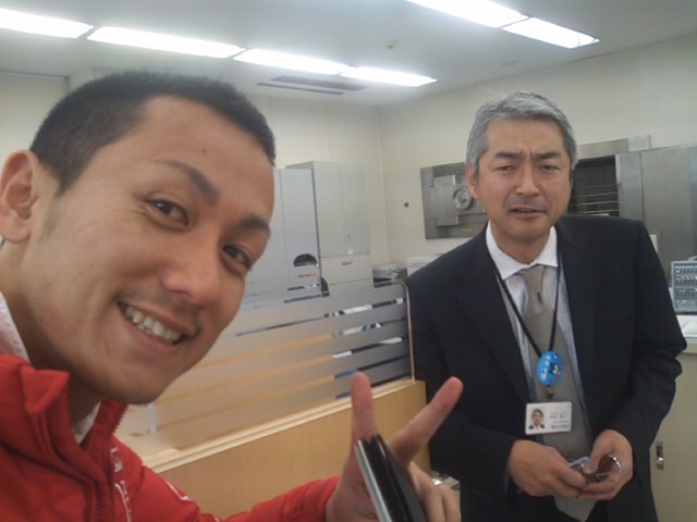 ランクル TOMMY札幌店 12月1日 月初、神宮参拝!_b0127002_2155372.jpg