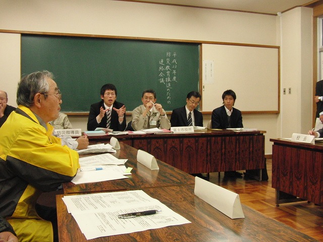 事前の検討・準備が必要な災害時の避難所運営と「学校避難所防災連絡会議」_f0141310_8301136.jpg