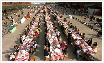 夢の食卓　　　「いっしょに食べよう！　1000人食卓」_d0083265_13345285.jpg