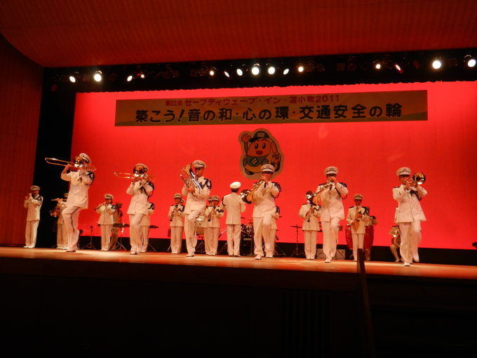 北海道警察音楽隊　ステージドリル_d0200811_19544529.jpg