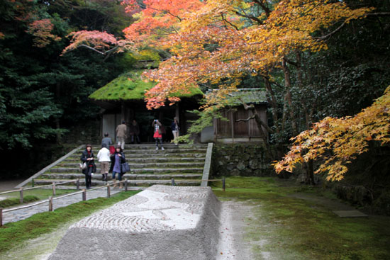 紅葉を求めて哲学の道から法然院へ_e0048413_2114511.jpg