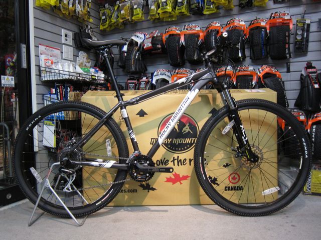 入荷案内・・・そして・・・_e0069415_22425814.jpg