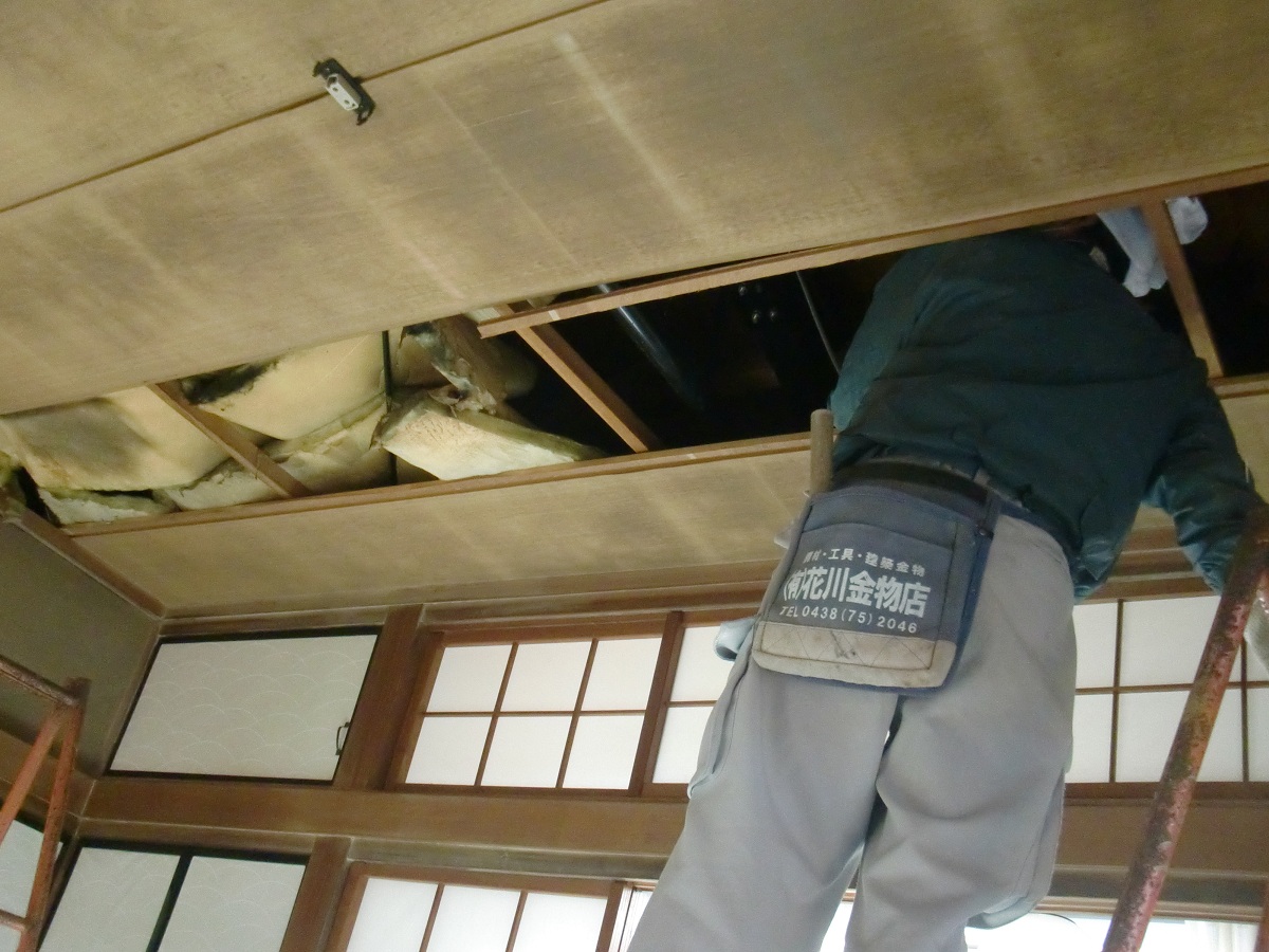 室内リフォーム 和室天井板の取り外し 市原市リフォーム店の社長日記 日日是好日 室内リフォーム 和室天井板の取り外し 市原市リフォーム店の社長日記 日日是好日