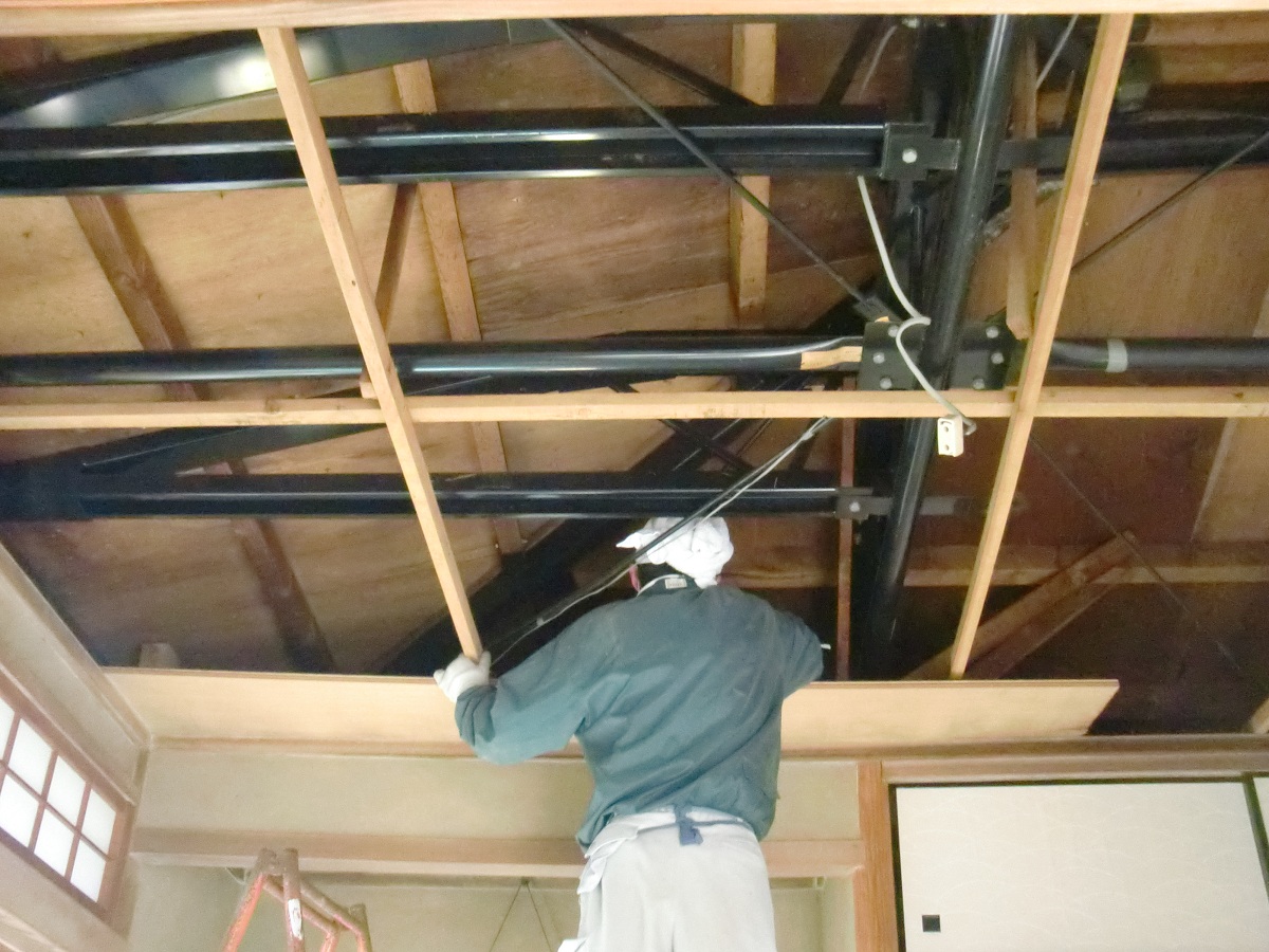 室内リフォーム 和室天井板の取り外し 市原市リフォーム店の社長日記 日日是好日 室内リフォーム 和室天井板の取り外し 市原市リフォーム店の社長日記 日日是好日