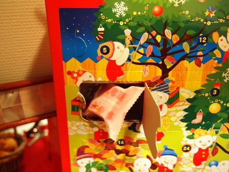 クリスマスを迎える準備は粛々と進行しています_e0167593_19162.jpg