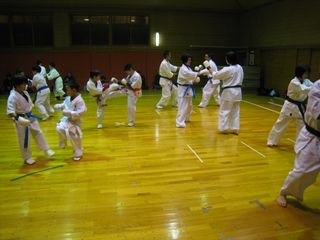 麻生道場 型、組手!_c0118332_2244437.jpg