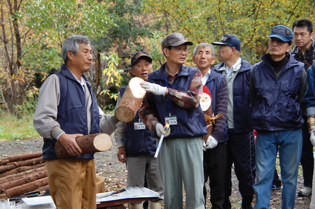 イベント｢丸太を切ってサンタを作ろう｣　in　せんなん里海公園内うみべの森_c0108460_1648574.jpg