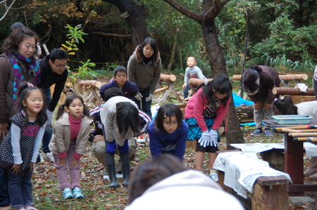 イベント｢丸太を切ってサンタを作ろう｣　in　せんなん里海公園内うみべの森_c0108460_16511850.jpg